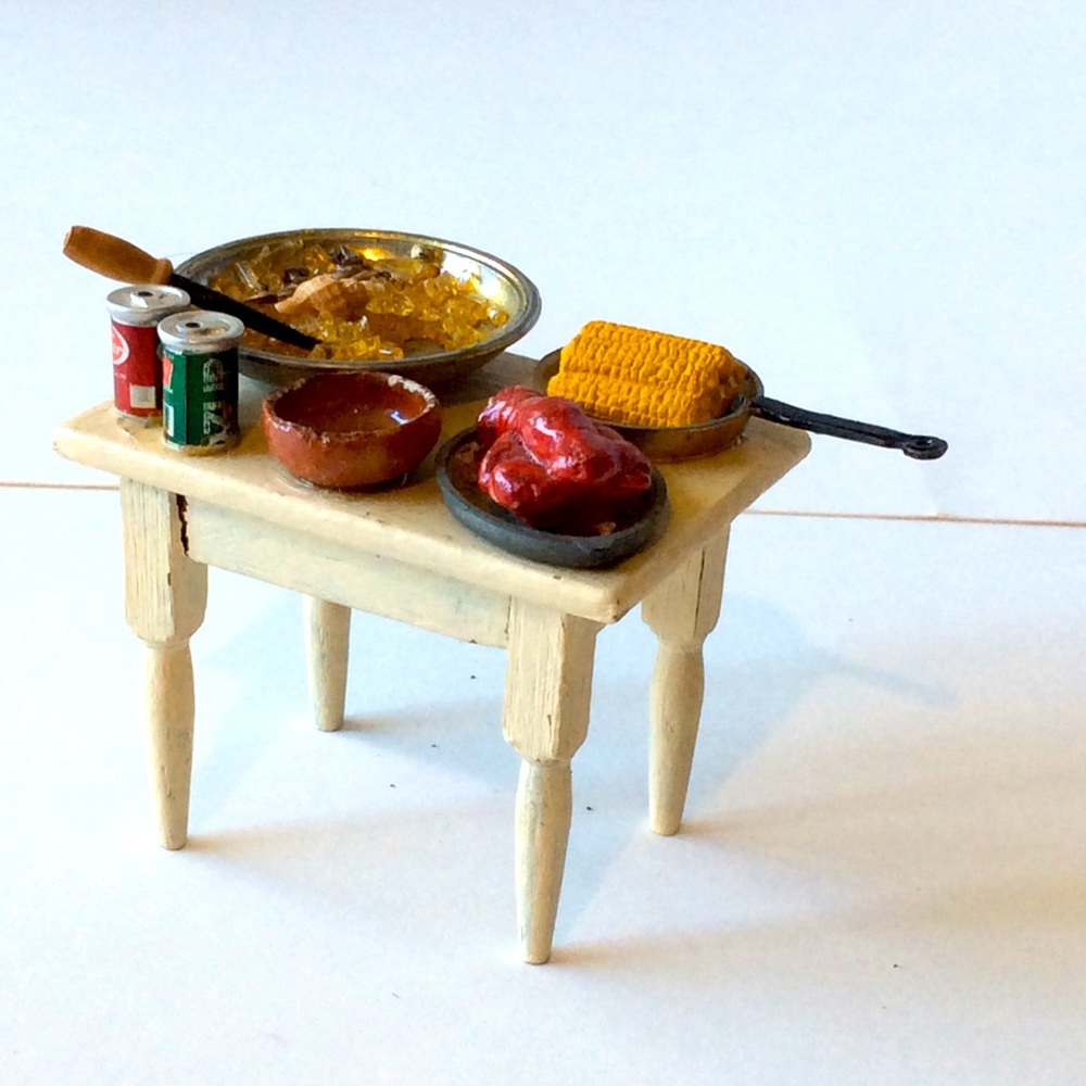 Doll House/Miniature Table